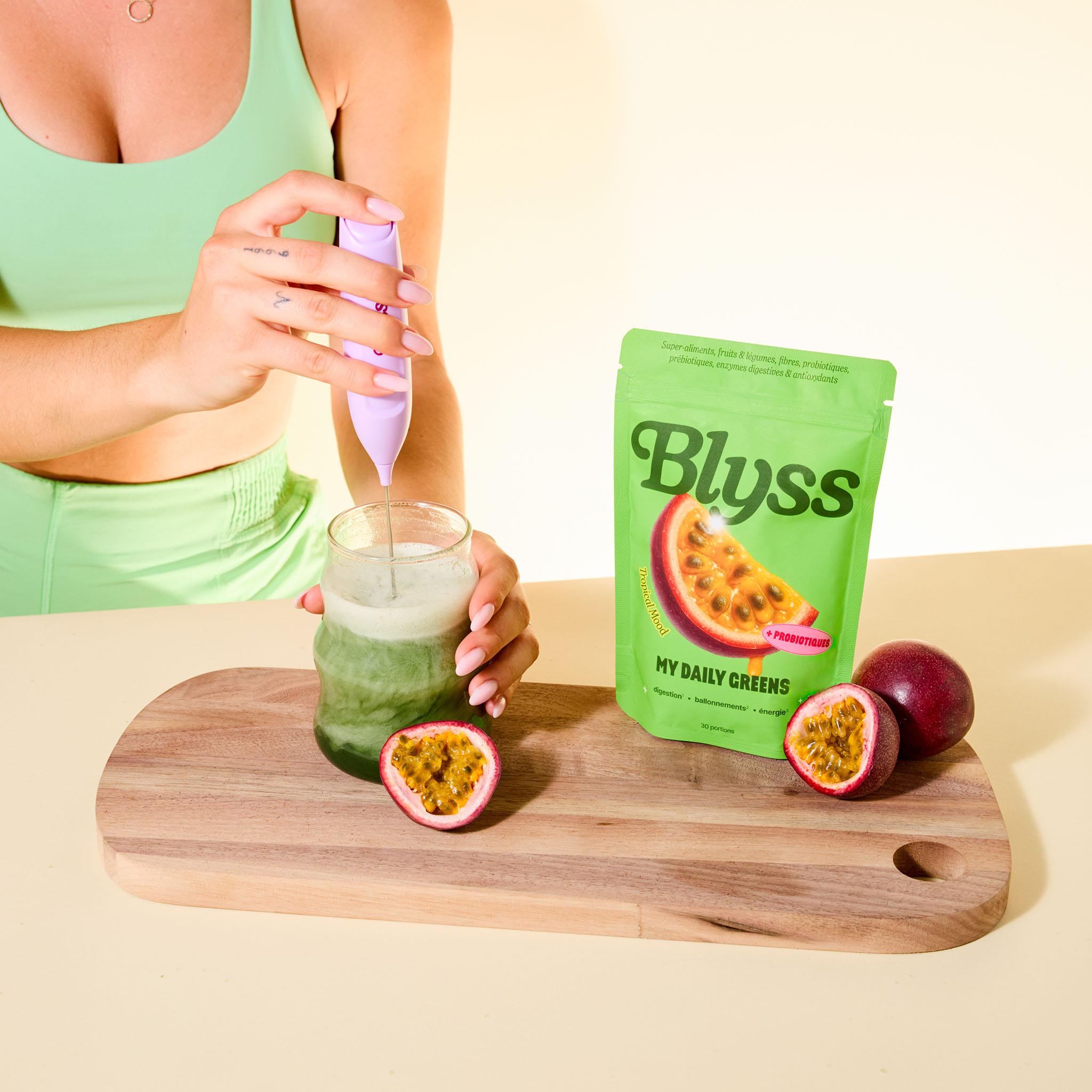 Mise en scène lifestyle d'un snack en poudre et d'un shaker, photo studio Shootime